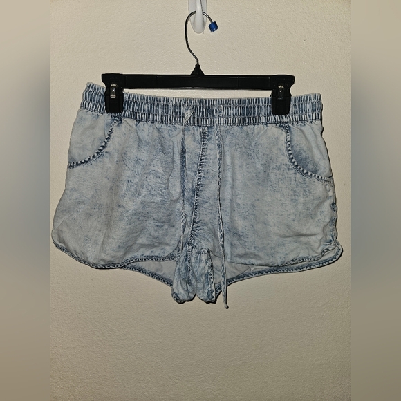 Maurices Womans Elastic Waist Shorts Size L - Picture 1 of 10